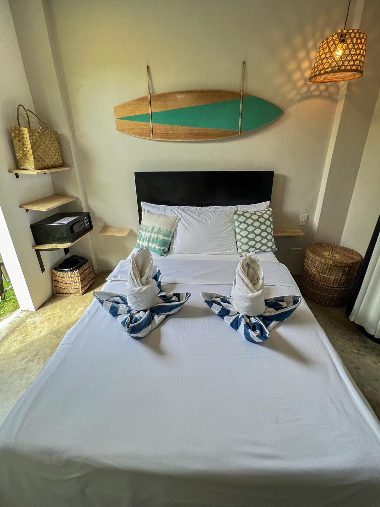 Siargao Bed And Brewery 호텔 제너럴 루나 외부 사진